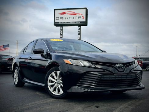Used 2019 Toyota Camry LE image 1