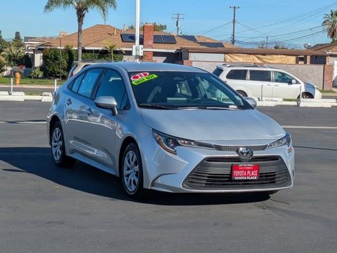 Used 2023 Toyota Corolla LE image 3