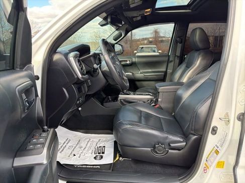 Used 2019 Toyota Tacoma Limited image 13