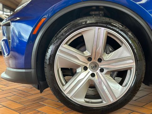 Used 2024 Porsche Macan 4 Electric w/ Premium Package image 6