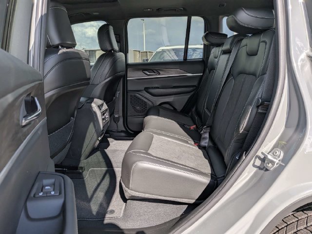 New 2027 Jeep Grand Cherokee Altitude AWD/4WD image 16