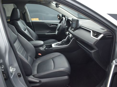 Used 2020 Toyota RAV4 XLE Premium AWD/4WD image 10