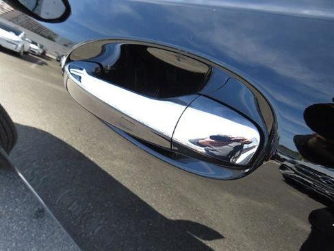 Used 2024 Mercedes-Benz GLB 250 4MATIC image 25