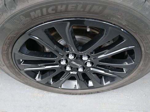 Used 2023 GMC Acadia SLE w/ Driver Convenience Package AWD/4WD image 9