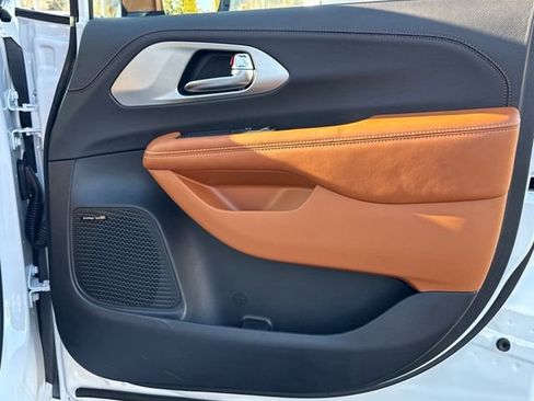 New 2026 Chrysler Pacifica Pinnacle image 26