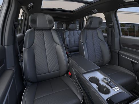 New 2026 Cadillac Vistiq Platinum image 19