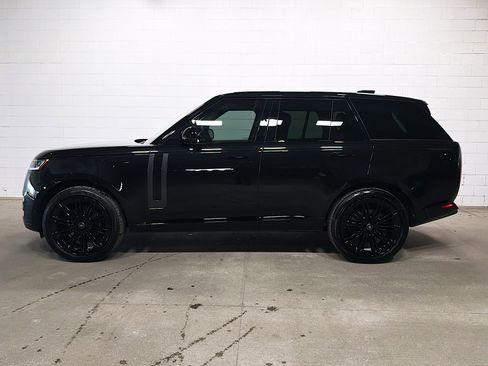 Used 2025 Land Rover Range Rover SE image 2