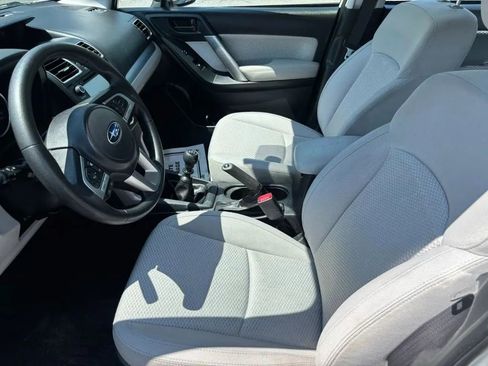 Used 2017 Subaru Forester 2.5i AWD/4WD image 2