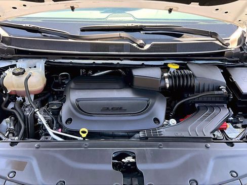 Used 2023 Chrysler Pacifica Touring-L FWD image 30