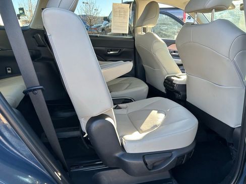 Used 2025 Toyota Grand Highlander Limited image 17
