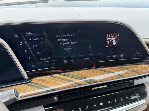 Used 2022 Cadillac Escalade Premium Luxury Platinum image 25