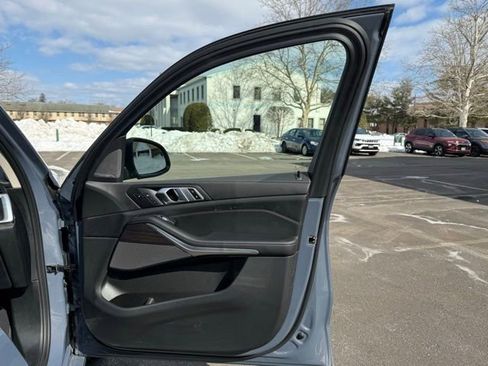 Used 2024 BMW X7 xDrive40i w/ Executive Package image 30