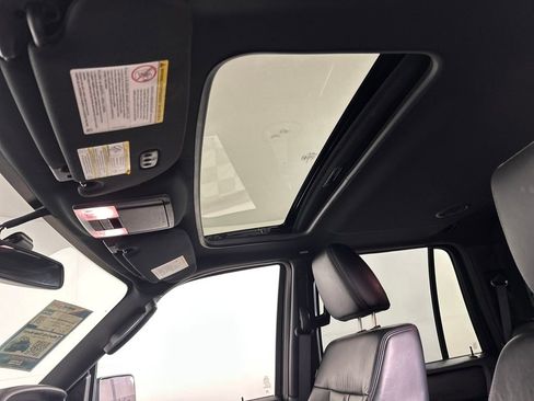 Used 2017 Lincoln Navigator Select image 33