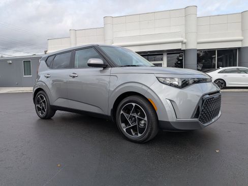Used 2024 Kia Soul EX image 1
