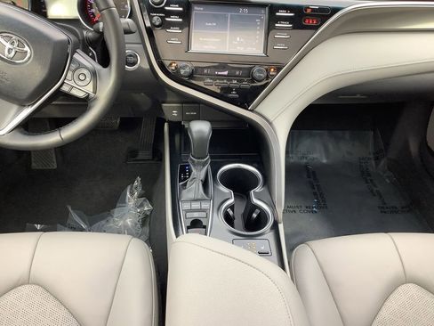 Used 2018 Toyota Camry XSE image 16