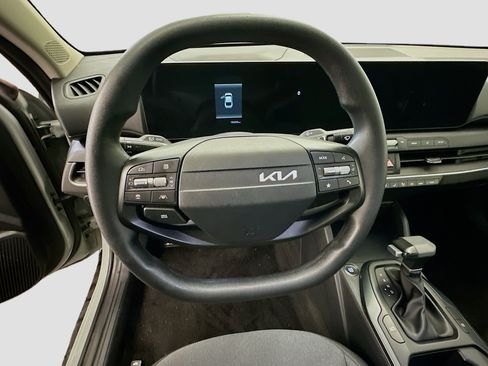 Used 2025 Kia K4 LXS image 18