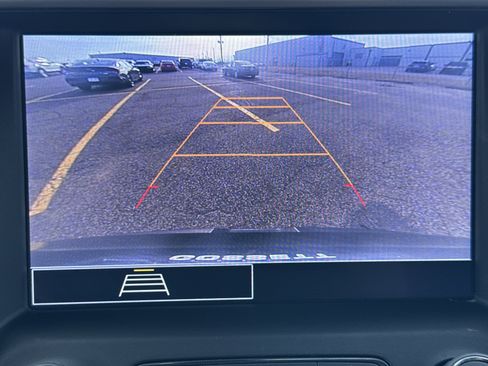 Used 2023 GMC Acadia SLE image 13