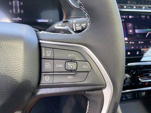 New 2025 Jeep Grand Cherokee Laredo image 13