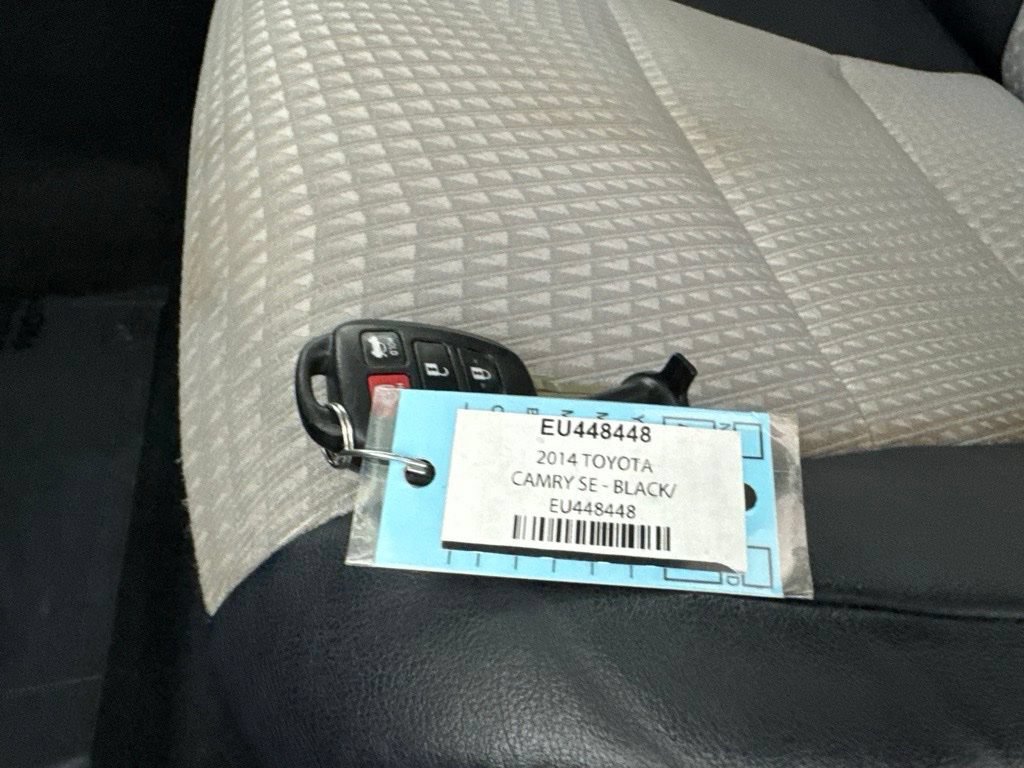 Used 2014 Toyota Camry SE FWD image 31