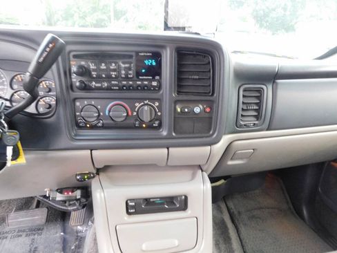 Used 2001 Chevrolet Tahoe LT w/ LT Preferred Equipment Group AWD/4WD image 12