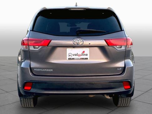 Used 2018 Toyota Highlander Plus FWD image 5