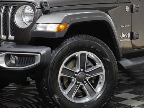 Used 2018 Jeep Wrangler Unlimited Sahara w/ Dual Top Group image 3