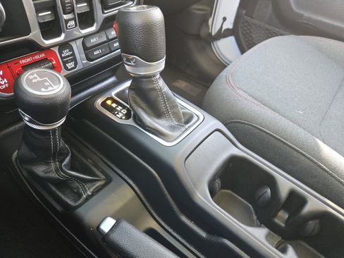 Used 2024 Jeep Wrangler Unlimited Rubicon image 23