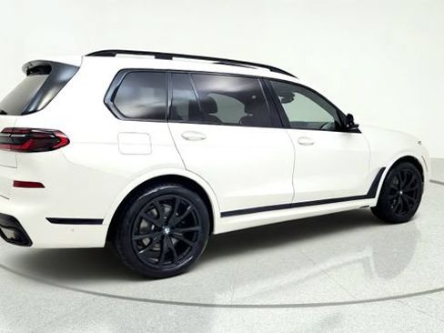 Used 2024 BMW X7 xDrive40i w/ M Sport Package AWD/4WD image 9