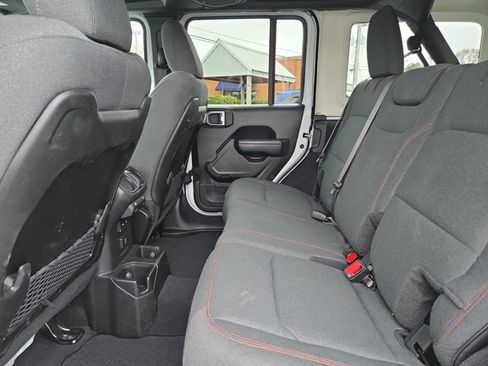 Used 2025 Jeep Wrangler Unlimited Rubicon image 12