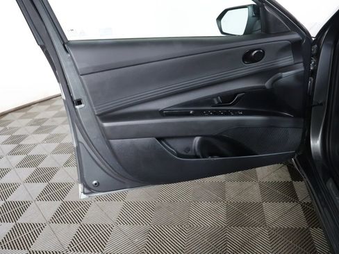 Used 2025 Hyundai Elantra Sport FWD image 21