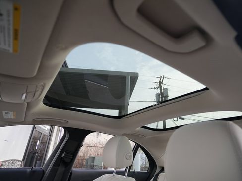 Used 2019 Mercedes-Benz E 300 4MATIC w/ Premium 1 Package image 18