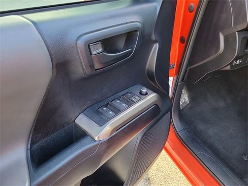 Used 2016 Toyota Tacoma SR5 image 11