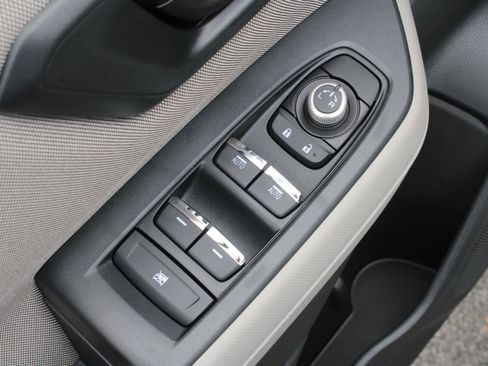 Used 2025 Subaru Forester Premium AWD/4WD image 17