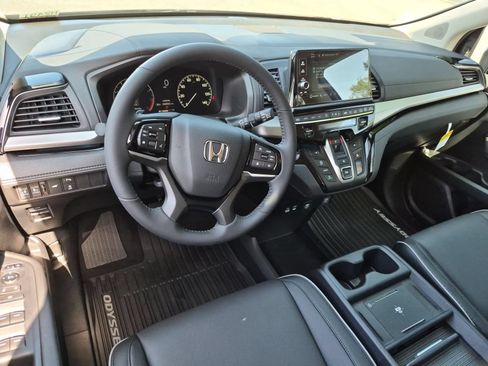 New 2026 Honda Odyssey Touring image 2