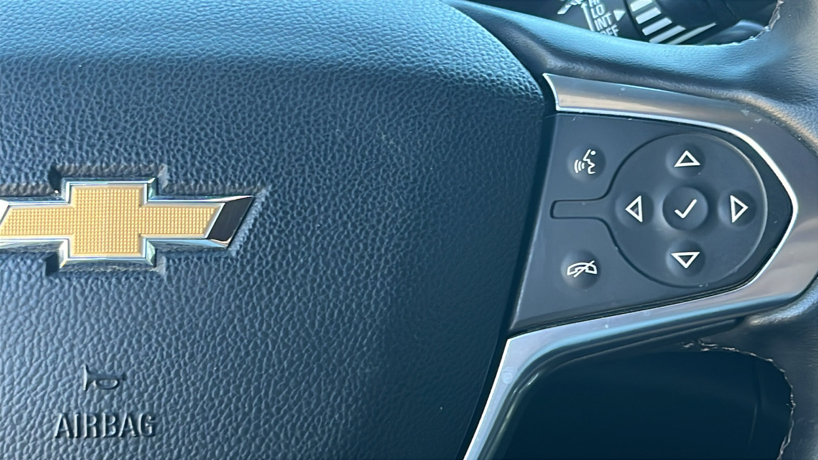 Used 2023 Chevrolet Traverse LT FWD image 18