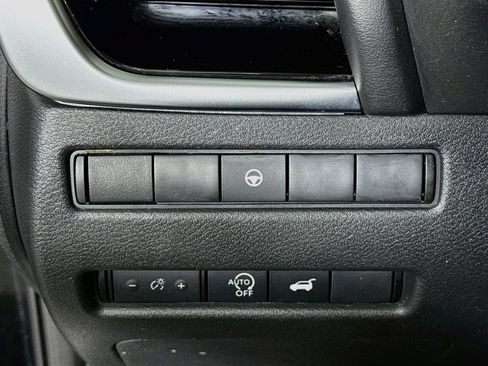 Certified 2024 Nissan Rogue SL FWD image 20