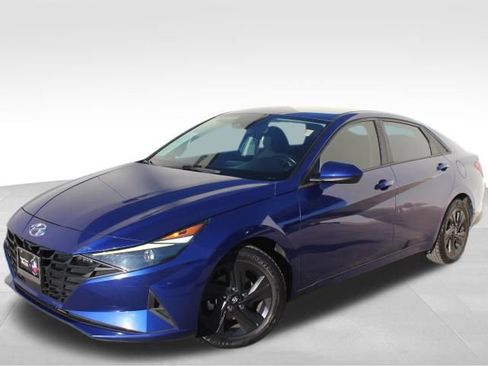 Used 2021 Hyundai Elantra SEL w/ Convenience Package image 1