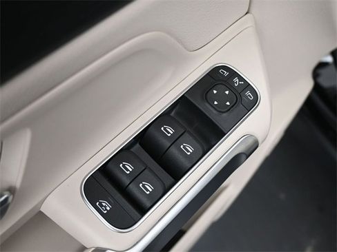 New 2026 Mercedes-Benz GLB 250 image 13