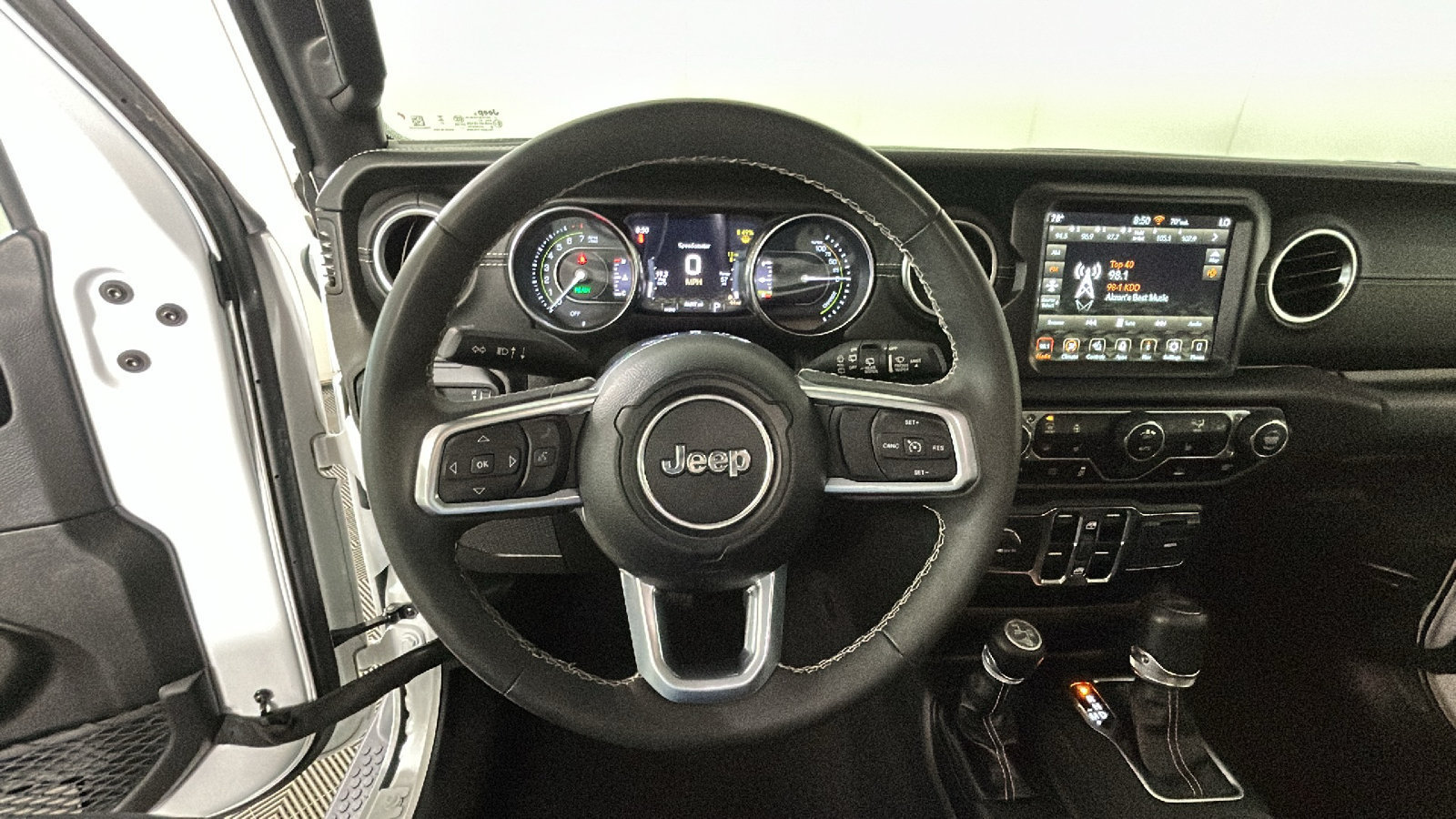 Used 2023 Jeep Wrangler Unlimited Sahara w/ Cold Weather Group AWD/4WD image 17
