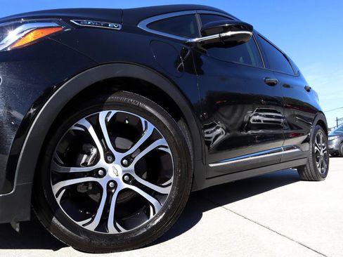 Used 2020 Chevrolet Bolt Premier w/ Infotainment Package image 24