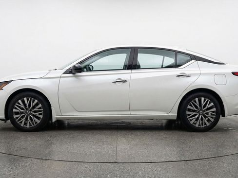 Used 2025 Nissan Altima 2.5 SV image 5