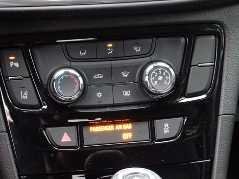 Used 2022 Buick Encore Preferred w/ Safety Package II image 21