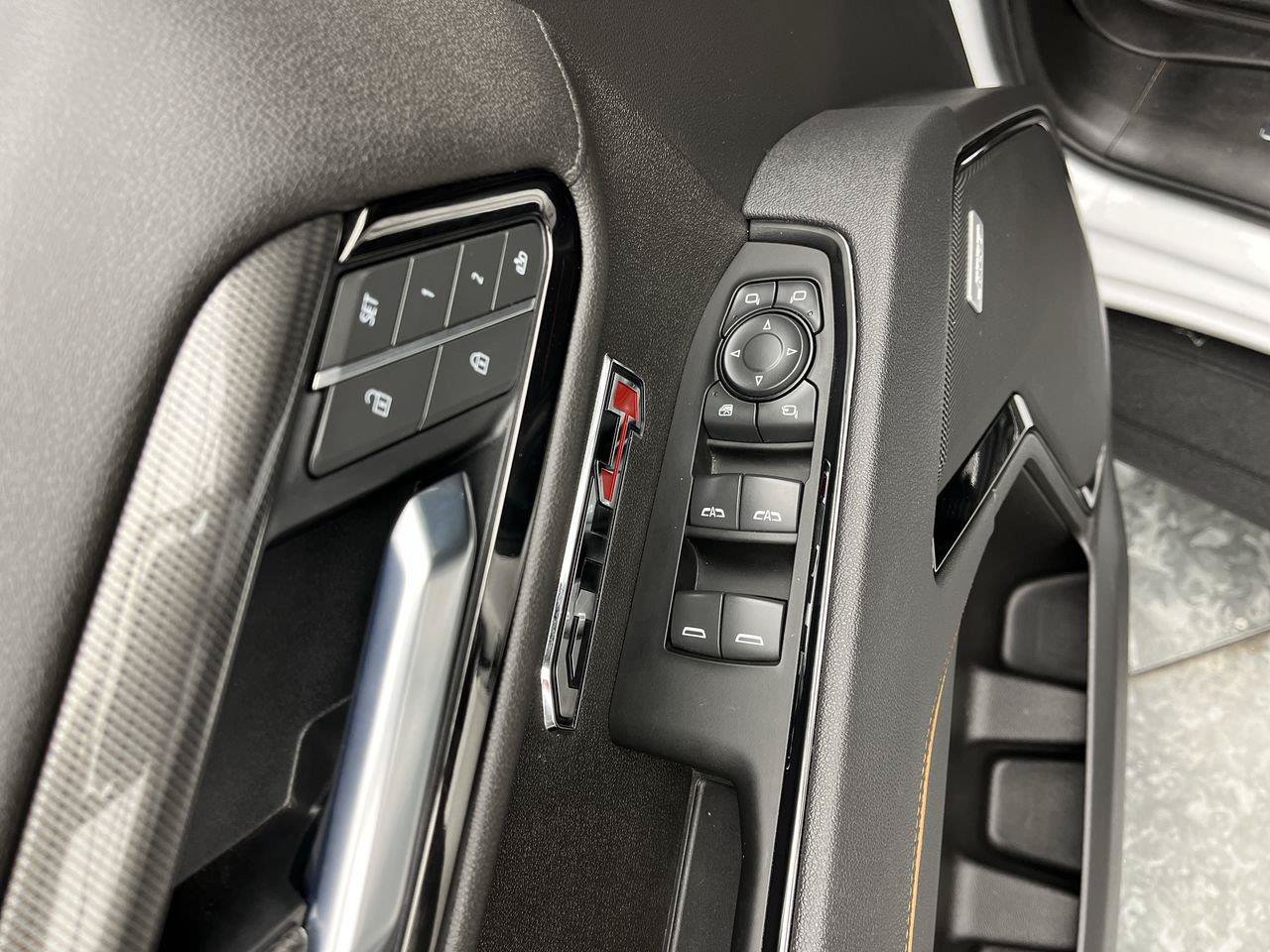 Certified 2025 GMC Sierra 1500 AT4 w/ Technology Package AWD/4WD image 11
