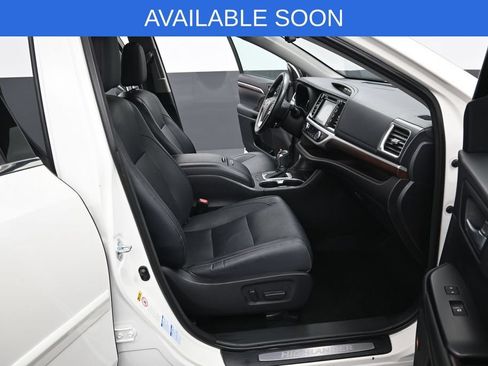 Used 2015 Toyota Highlander Limited w/ Driver Technology Package AWD/4WD image 38