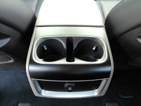Used 2025 Kia Carnival FWD image 30