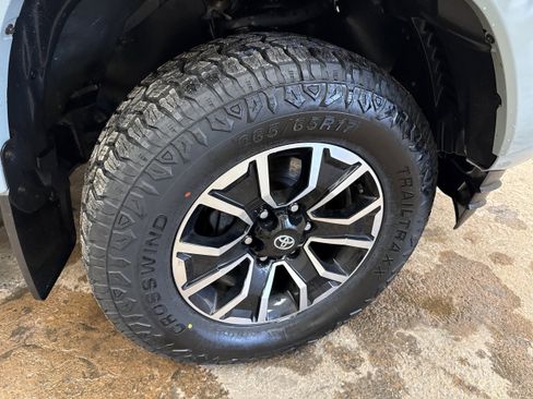 Used 2023 Toyota Tacoma TRD Sport w/ Black Out Package (TMS) image 11