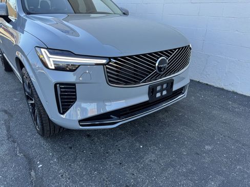 Used 2025 Volvo XC90 B5 Plus image 8