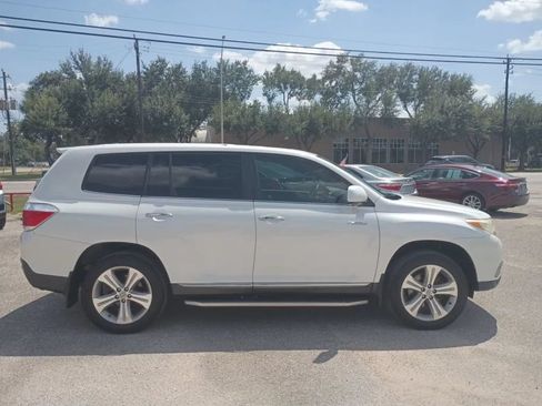 Used 2013 Toyota Highlander Limited FWD image 6