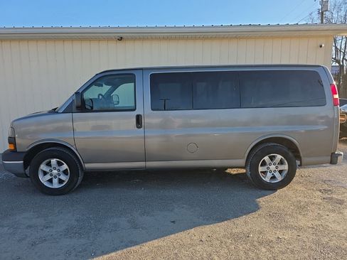 Used 2009 GMC Savana 1500 Passenger w/ LT Preferred Equipment Group image 9