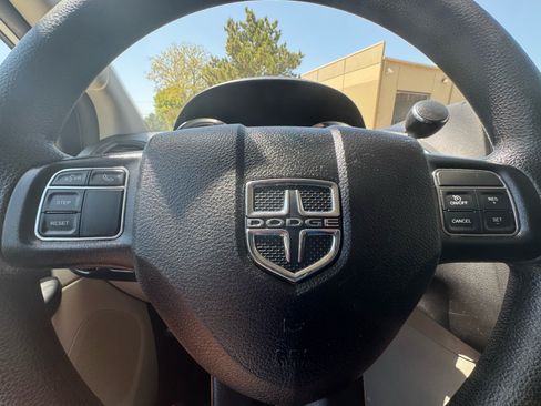 Used 2018 Dodge Grand Caravan SE w/ UConnect Hands-Free Group FWD image 7